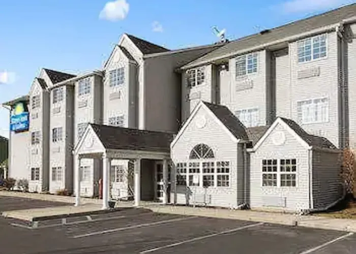 Days Inn & Suites By Wyndham Lafayette In