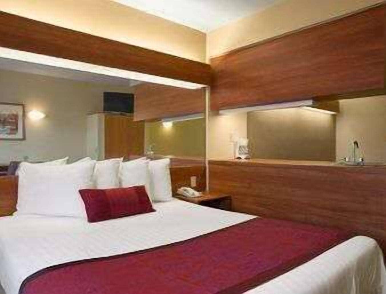 Hotel Days & By Wyndham In Lafayette